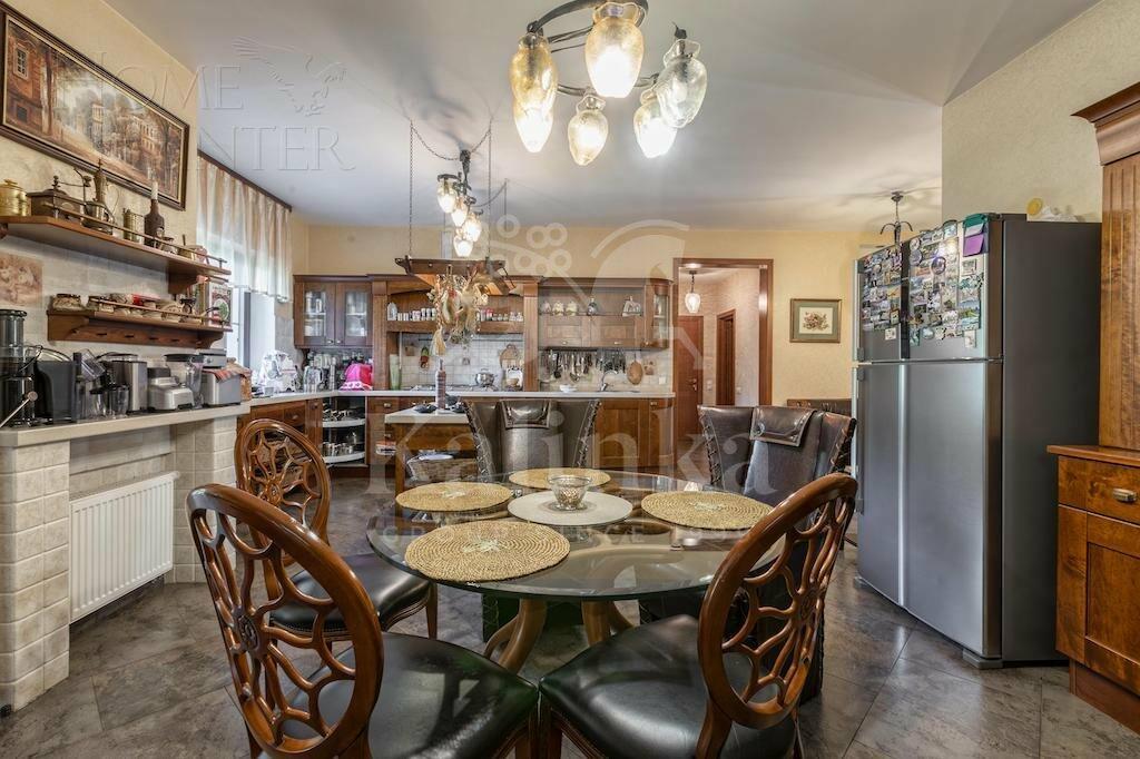 2-этажный коттедж 2 000 м² с отделкой