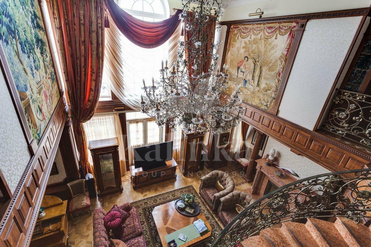 2-этажный коттедж 1 400 м² с отделкой