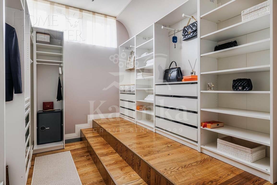 2-этажный коттедж 400 м² с отделкой