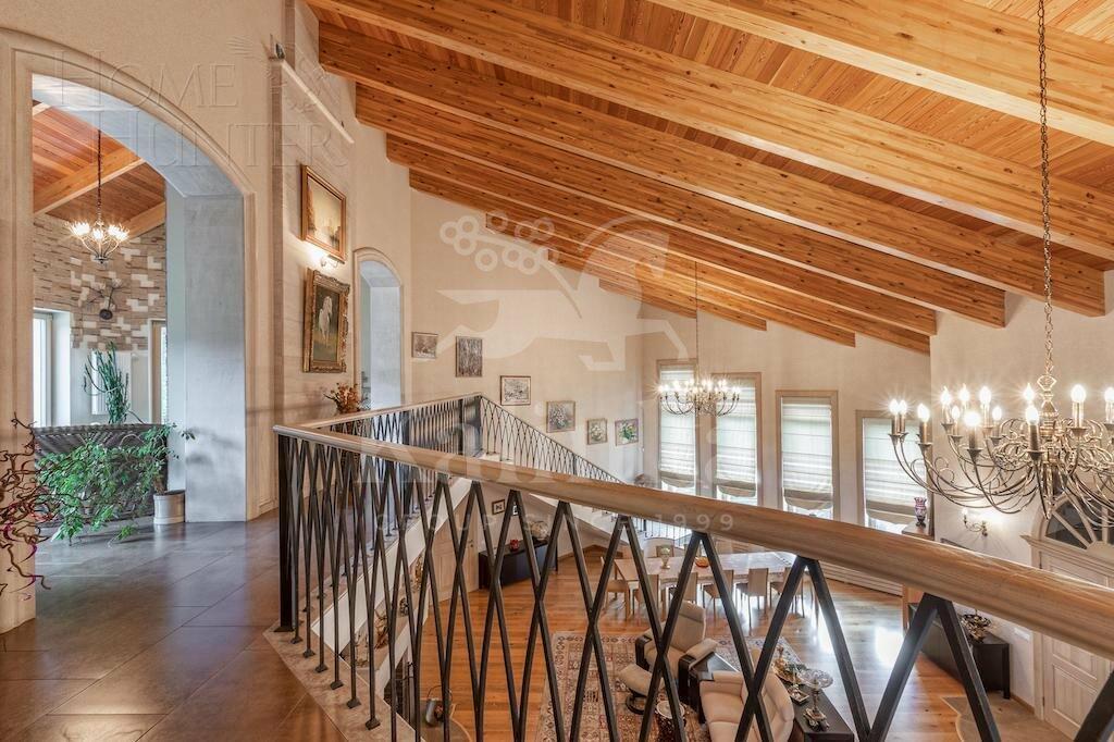 2-этажный коттедж 2 000 м² с отделкой