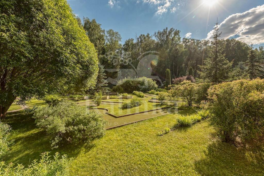 2-этажный коттедж 2 000 м² с отделкой