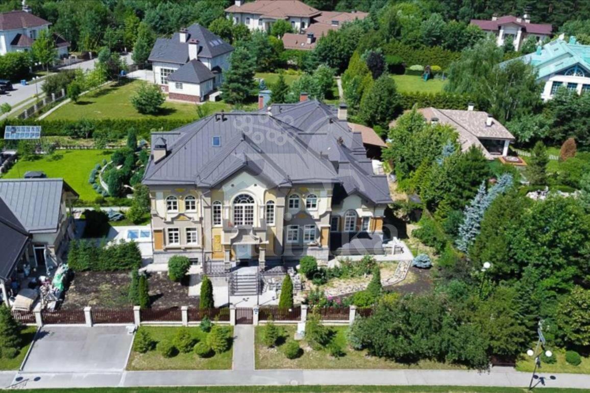 2-этажный коттедж 1 700 м² с отделкой