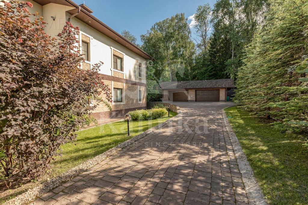 2-этажный коттедж 2 000 м² с отделкой