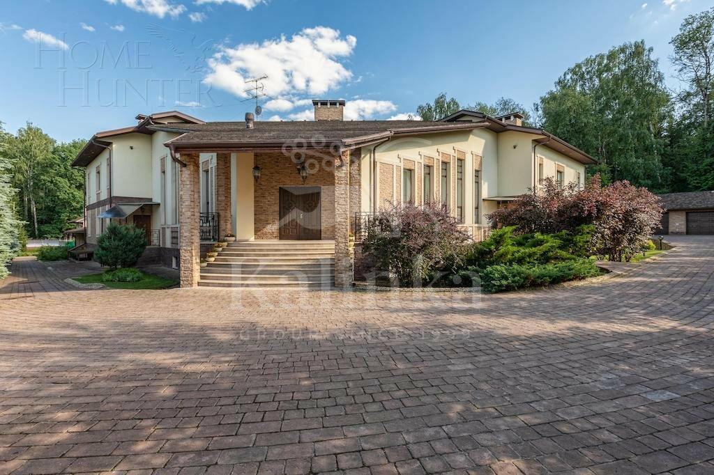 2-этажный коттедж 2 000 м² с отделкой