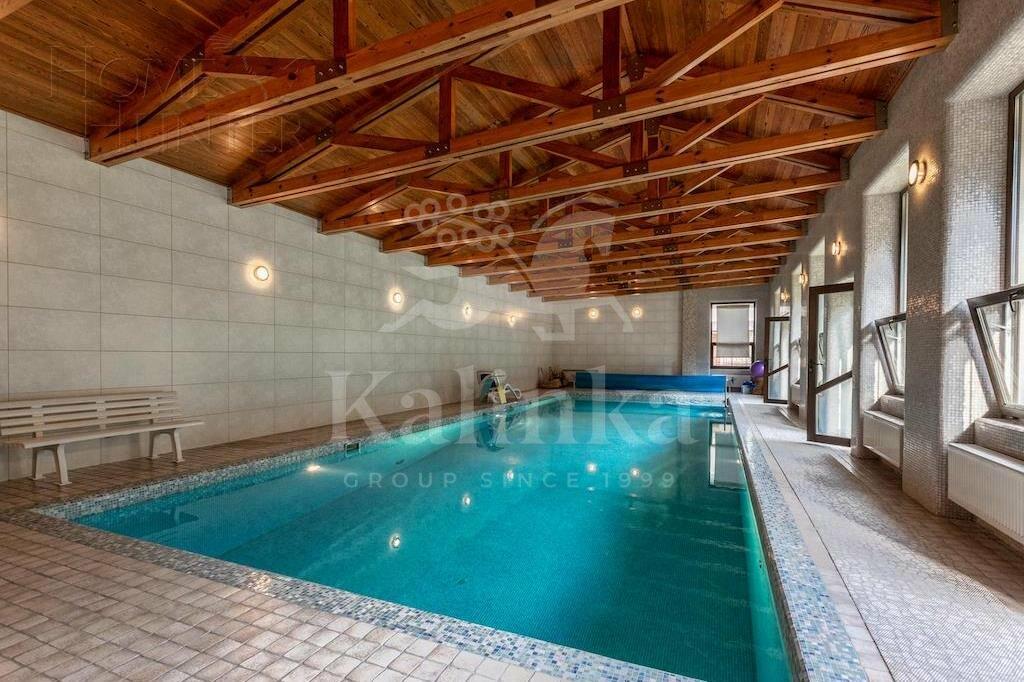 2-этажный коттедж 2 000 м² с отделкой