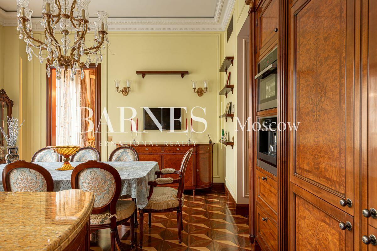 4-КОМН. КВАРТИРА С ОТДЕЛКОЙ 227.6 М² НА 2 ЭТАЖЕ