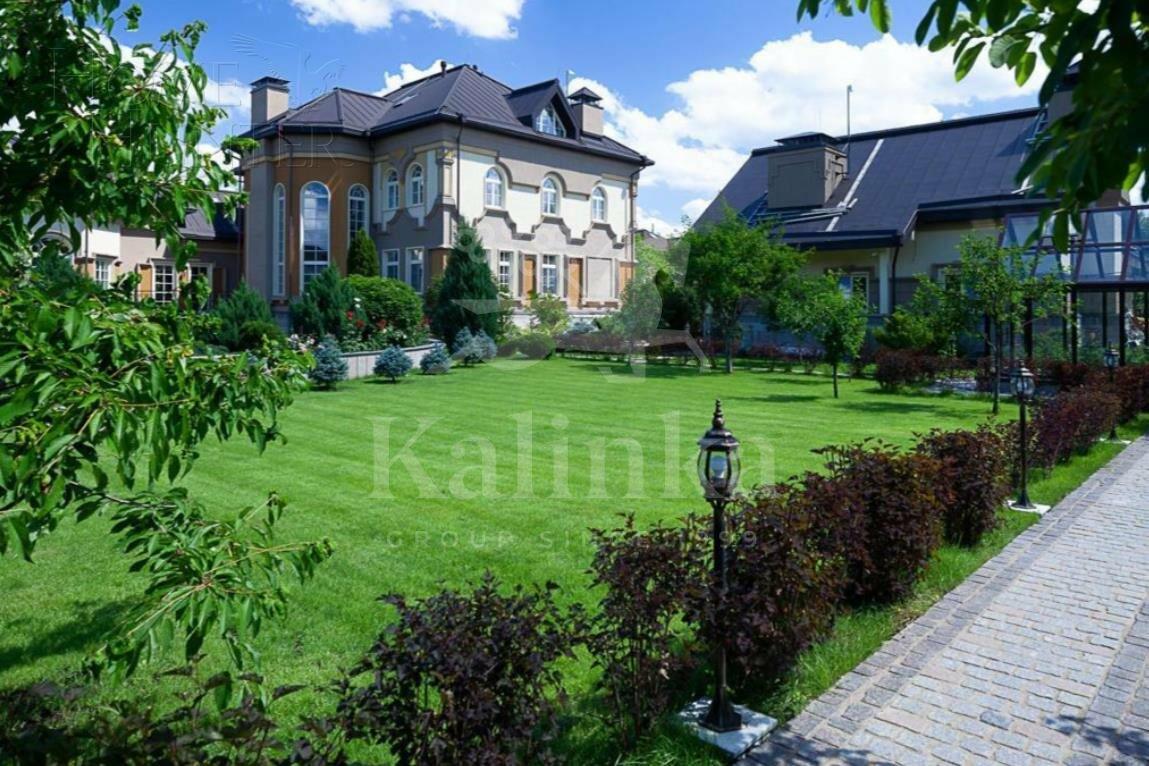 2-этажный коттедж 1 700 м² с отделкой