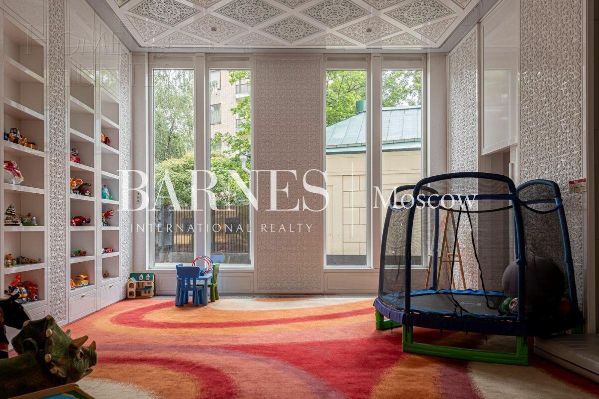 4-КОМН. КВАРТИРА С ОТДЕЛКОЙ 227.6 М² НА 2 ЭТАЖЕ