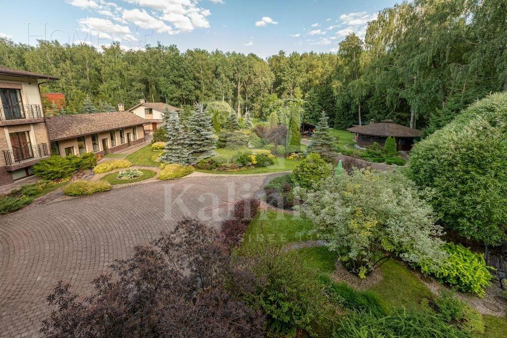 2-этажный коттедж 2 000 м² с отделкой