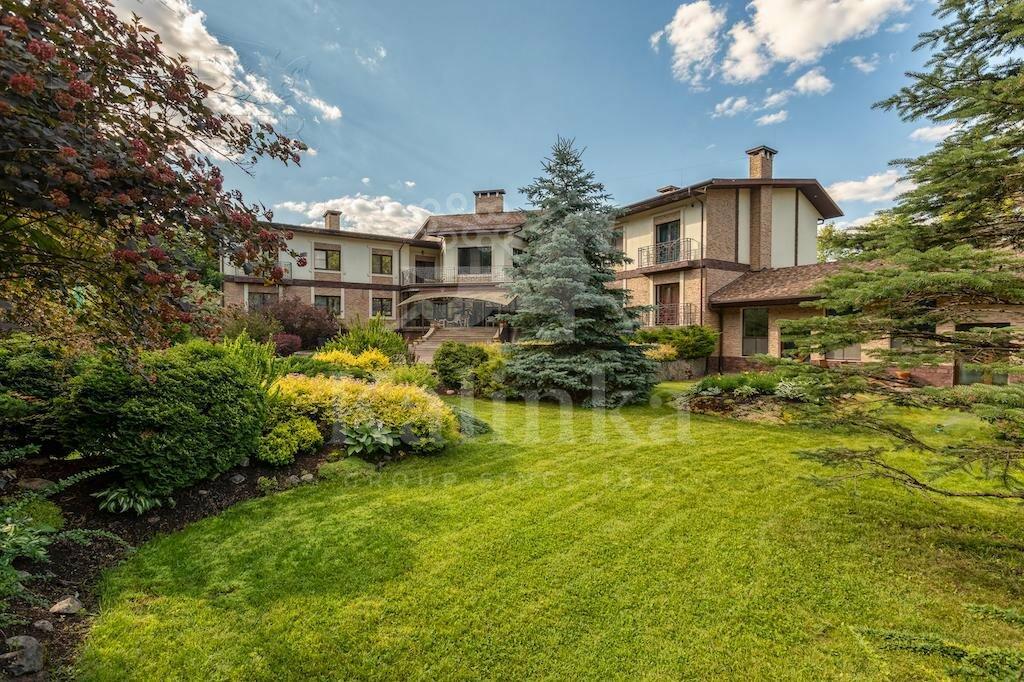 2-этажный коттедж 2 000 м² с отделкой