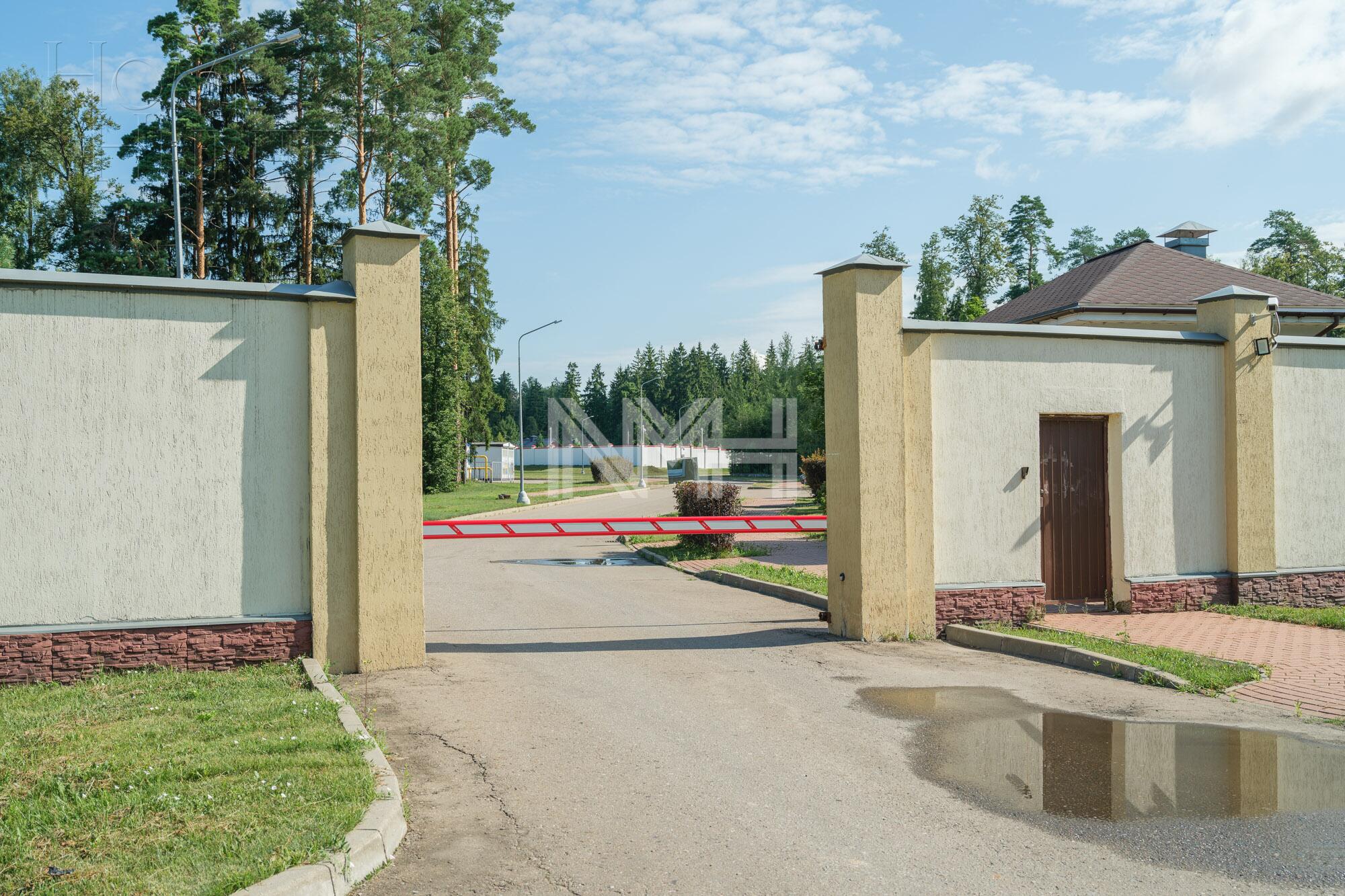 Участок 102.3 сот. в охраняемом поселке