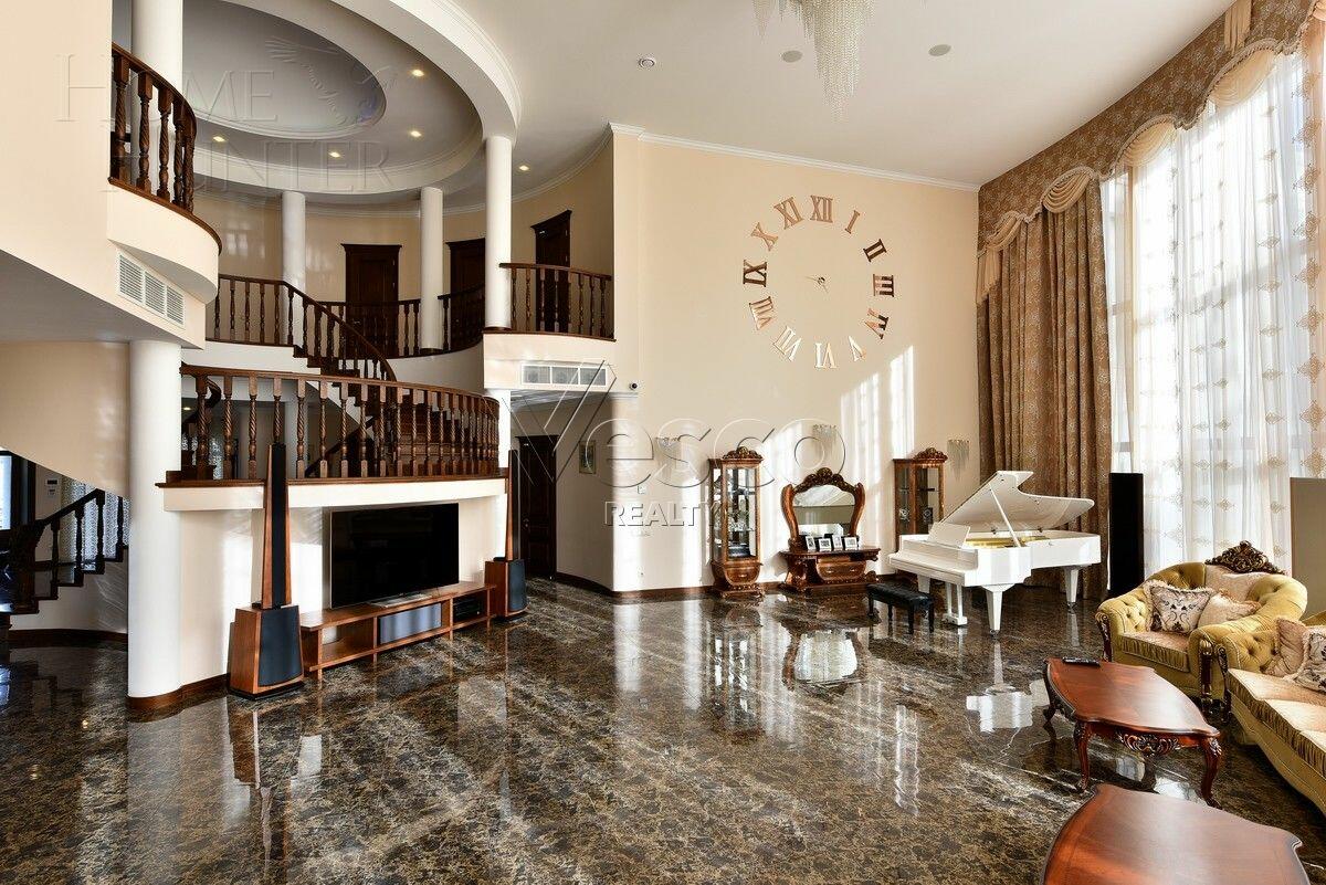 3-этажный коттедж 1 500 м² с отделкой