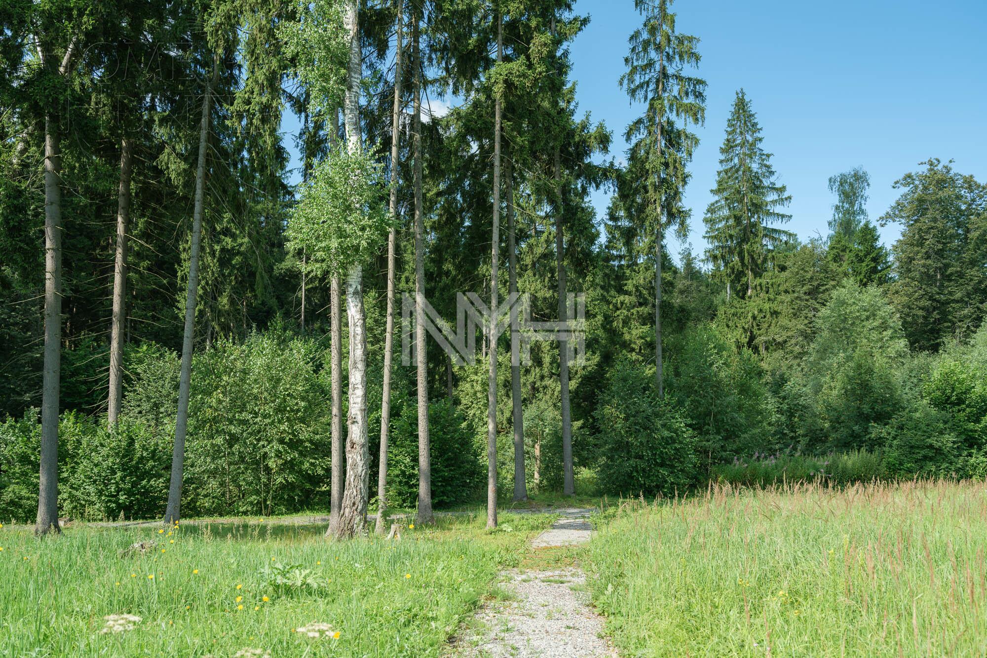 Участок 102.3 сот. в охраняемом поселке