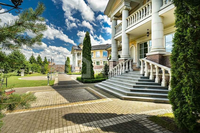 2-этажный коттедж 2 800 м² с отделкой