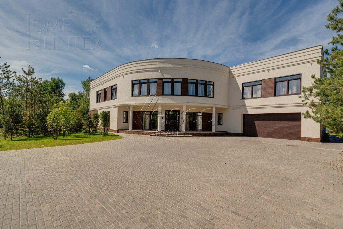 3-этажный коттедж 1 500 м² с отделкой