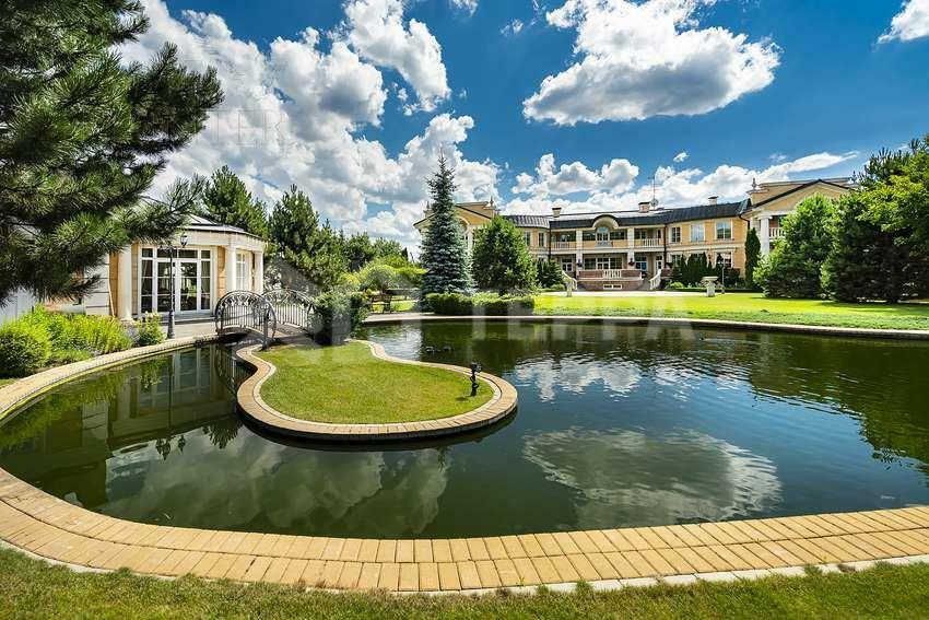 2-этажный коттедж 2 800 м² с отделкой