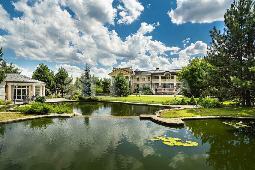 2-этажный коттедж 2 800 м² с отделкой