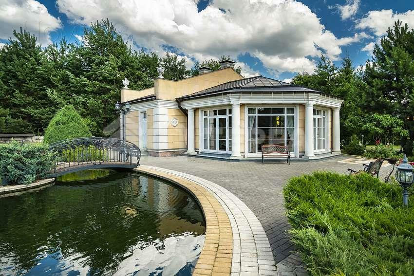 2-этажный коттедж 2 800 м² с отделкой