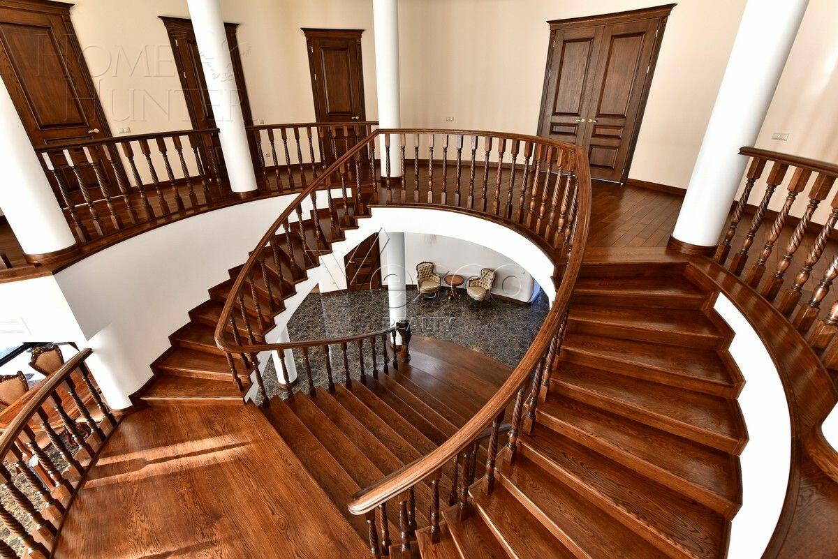 3-этажный коттедж 1 500 м² с отделкой