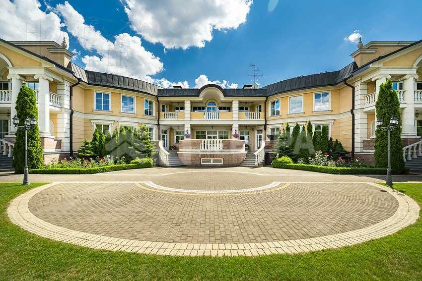 2-этажный коттедж 2 800 м² с отделкой