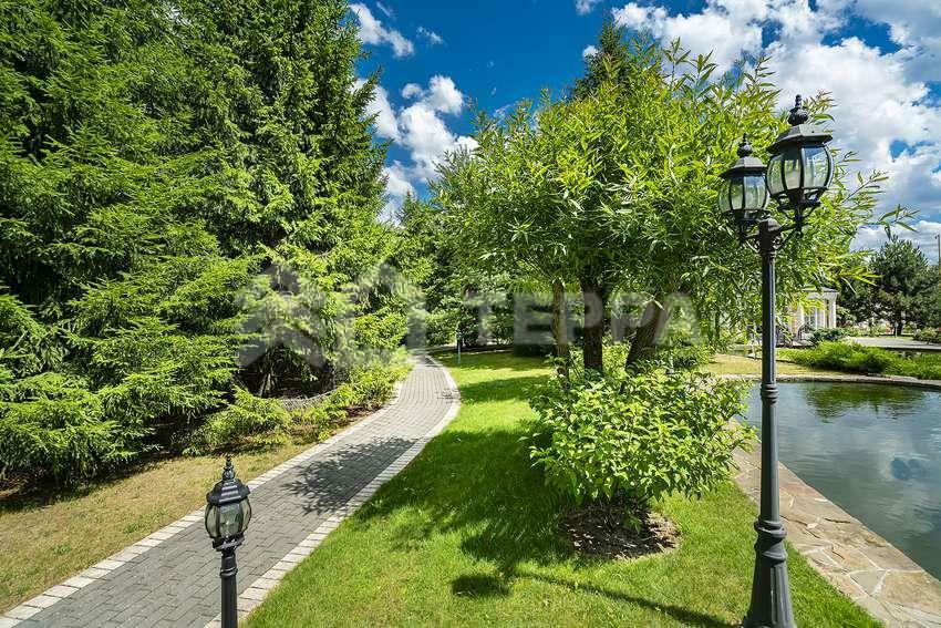 2-этажный коттедж 2 800 м² с отделкой