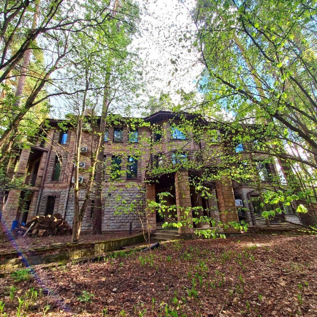 2-этажный коттедж 900 м² без отделки