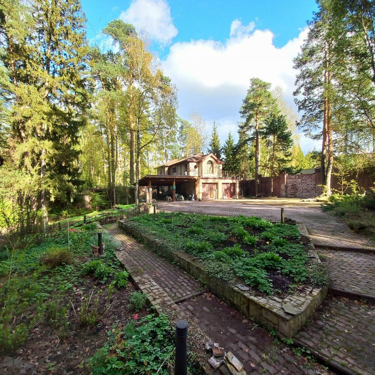 2-этажный коттедж 900 м² без отделки