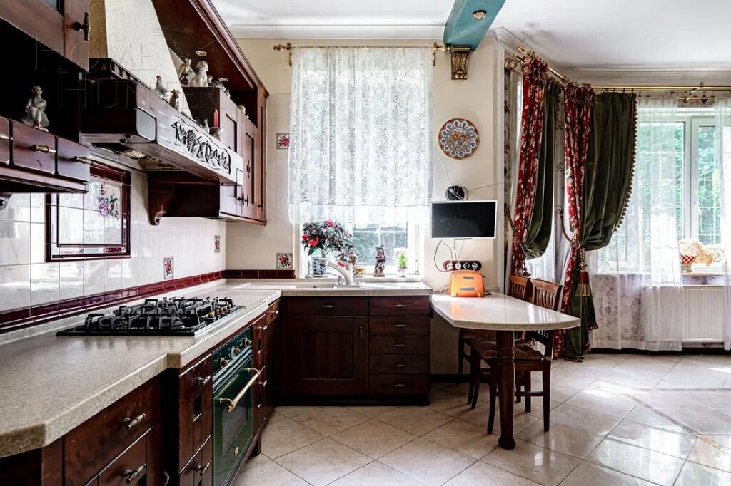 2-этажный коттедж 735.4 м² с отделкой