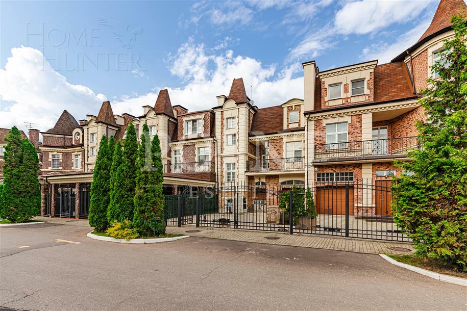 3-этажный таунхаус 300 м² с отделкой