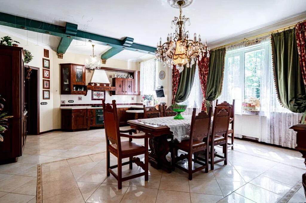 2-этажный коттедж 735.4 м² с отделкой