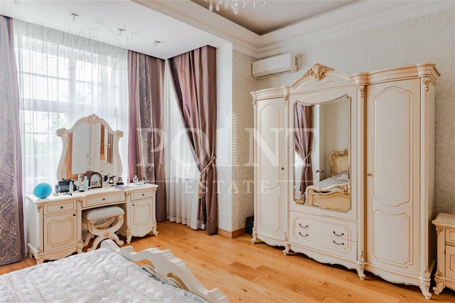 3-этажный таунхаус 300 м² с отделкой