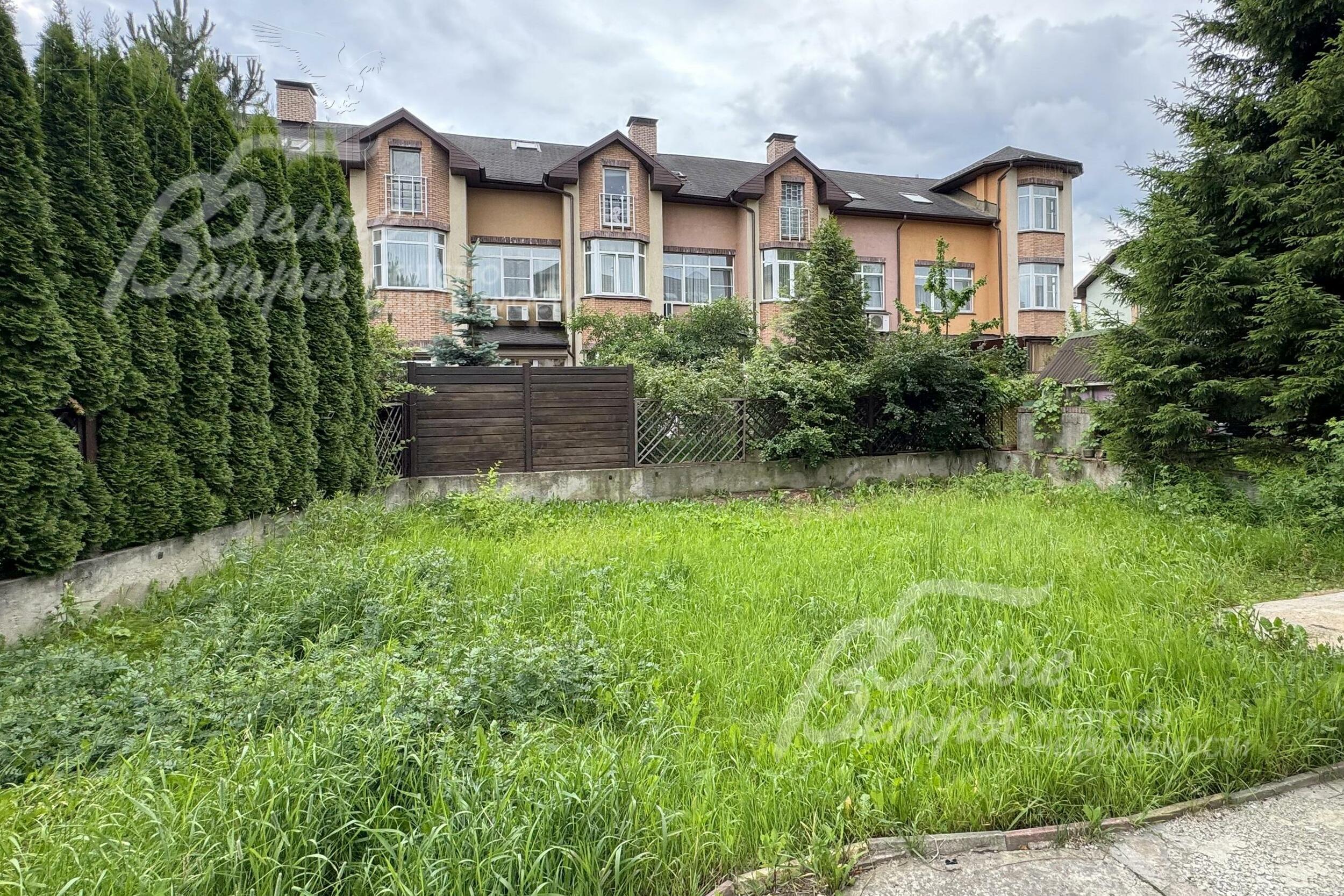 2-этажный таунхаус 280 м² без отделки