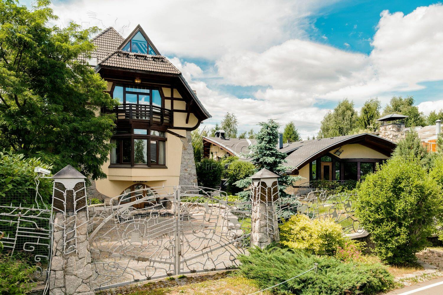 2-этажный коттедж 1 940 м² с отделкой