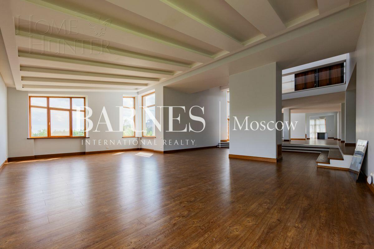 2-этажный коттедж 1 000 м² с отделкой