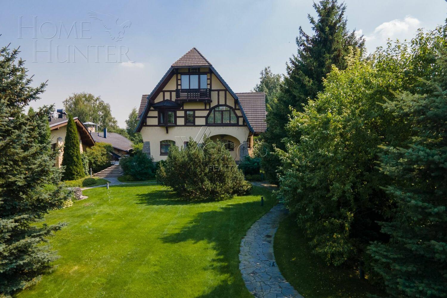 3-этажный коттедж 1 177 м² с отделкой