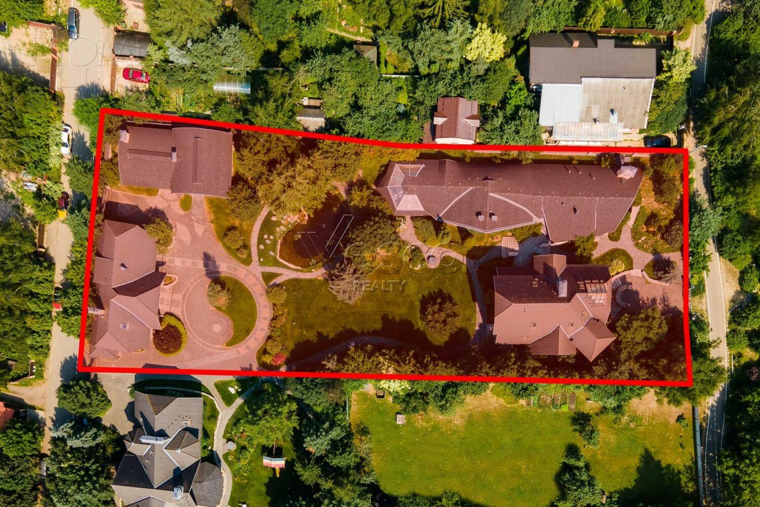 3-этажный коттедж 1 177 м² с отделкой