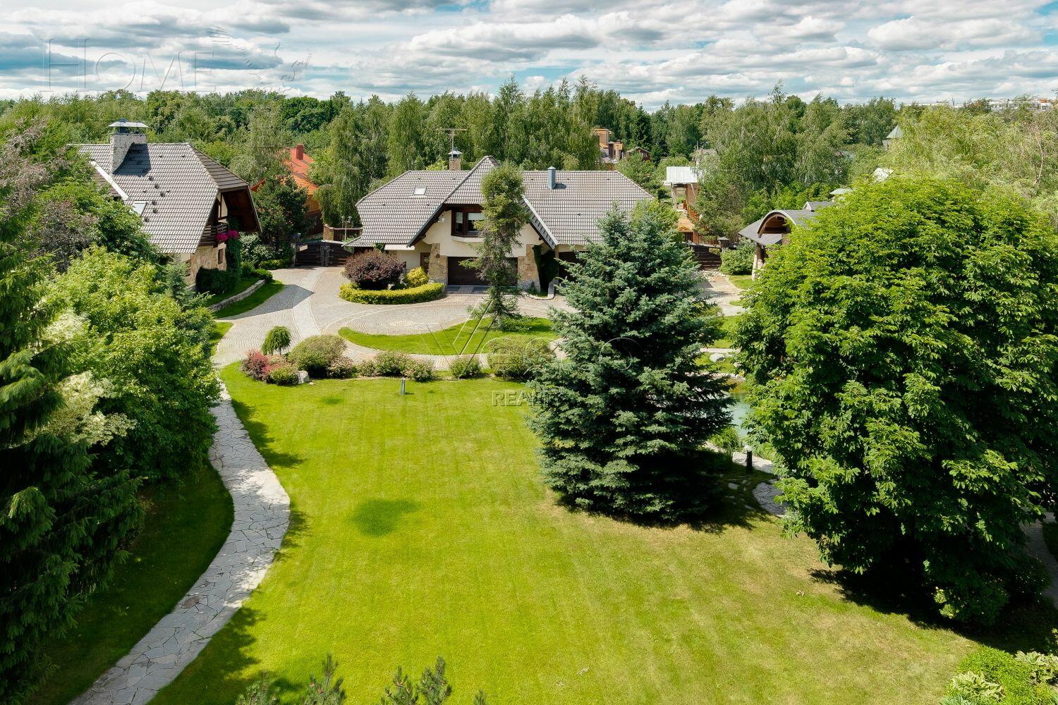 2-этажный коттедж 1 940 м² с отделкой