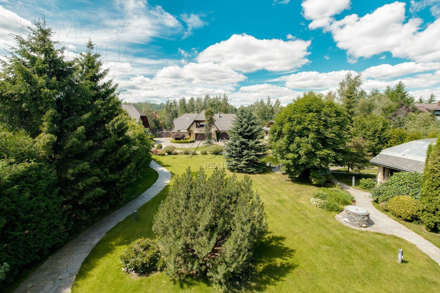 2-этажный коттедж 1 940 м² с отделкой