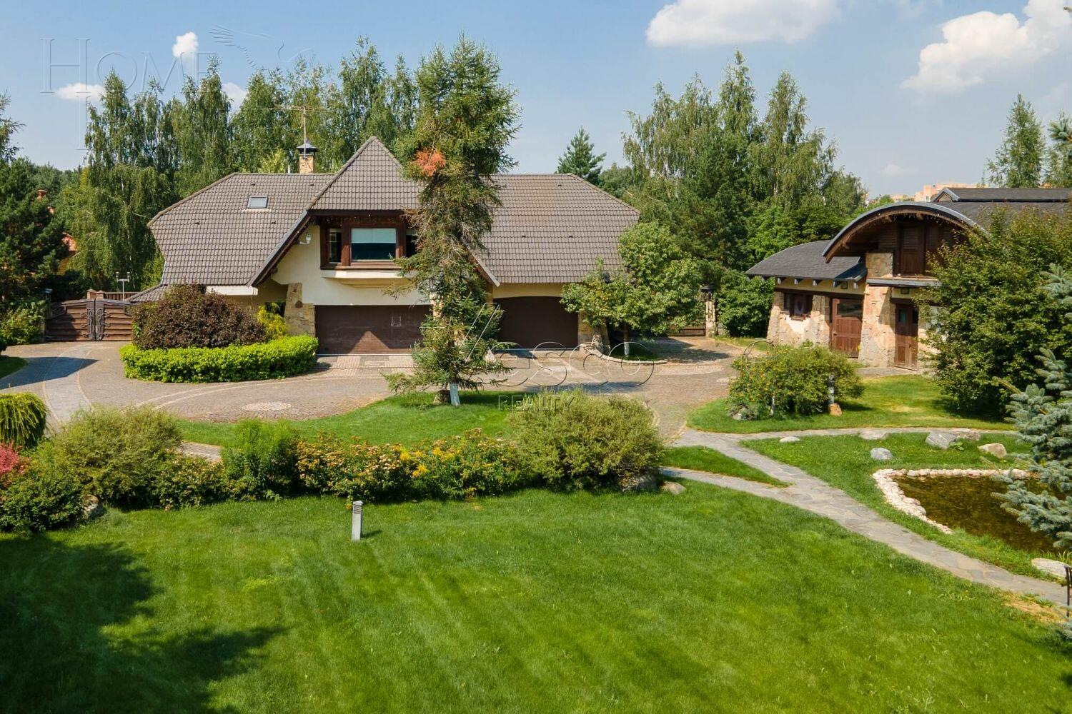 3-этажный коттедж 1 177 м² с отделкой