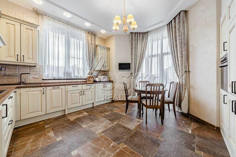 2-этажный таунхаус 300 м² с отделкой