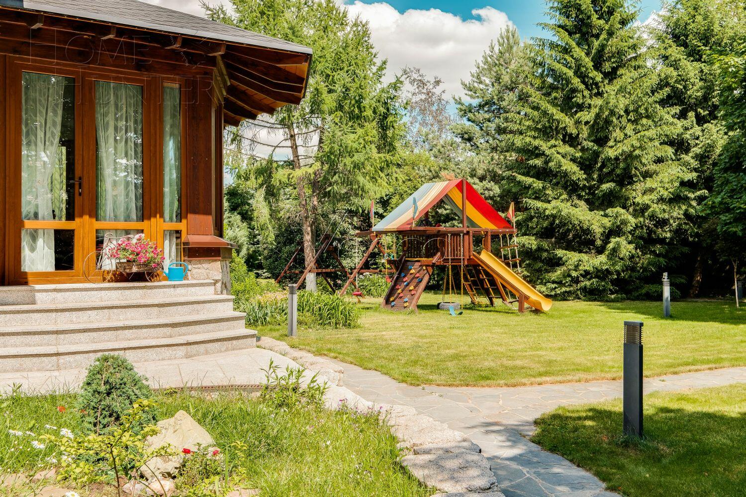 2-этажный коттедж 1 940 м² с отделкой