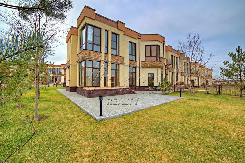 2-этажный таунхаус 300 м² с отделкой