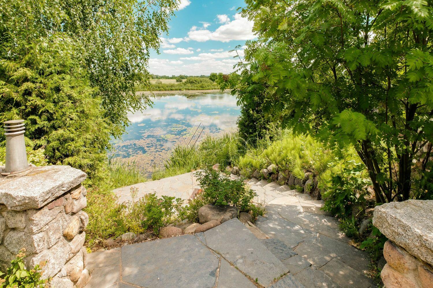 2-этажный коттедж 1 940 м² с отделкой