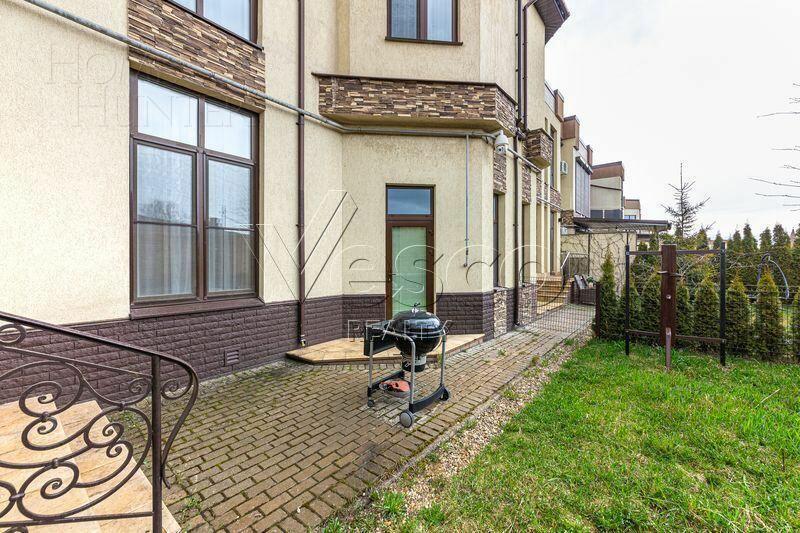 2-этажный таунхаус 300 м² с отделкой