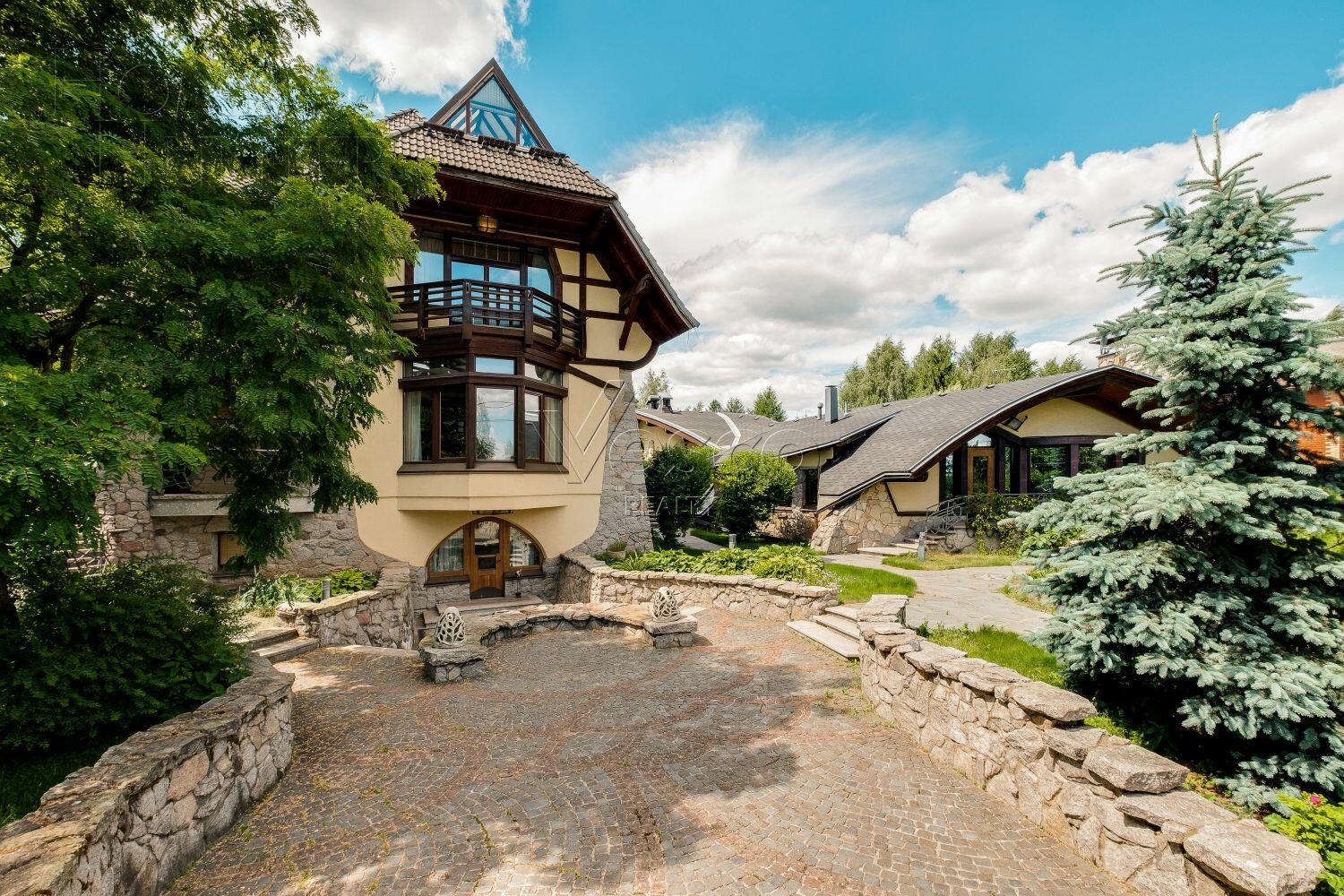 2-этажный коттедж 1 940 м² с отделкой