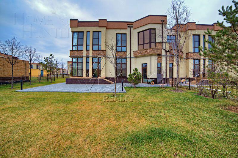 2-этажный таунхаус 300 м² с отделкой