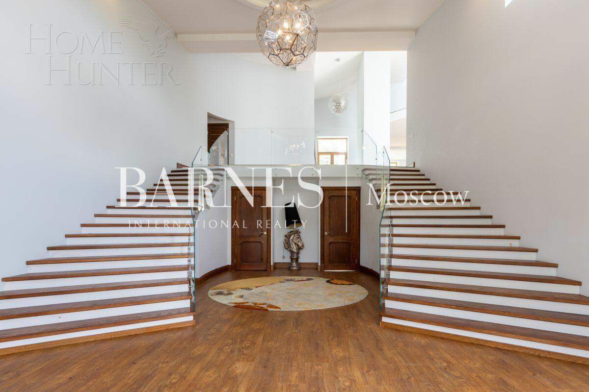 2-этажный коттедж 1 000 м² с отделкой
