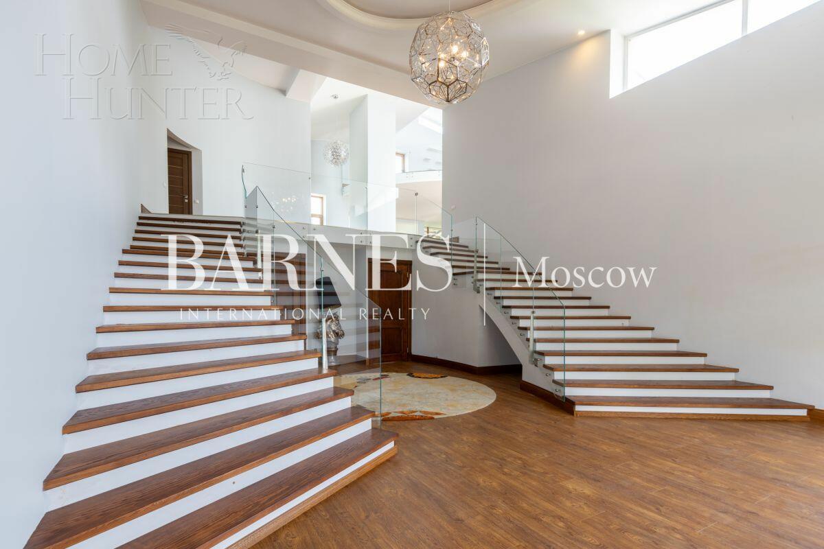2-этажный коттедж 1 000 м² с отделкой