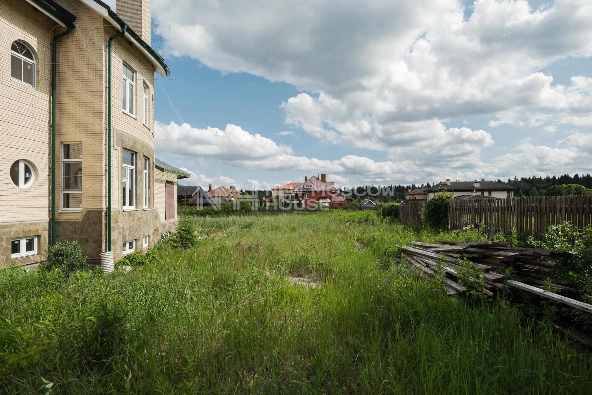 3-этажный коттедж 1 124 м² без отделки