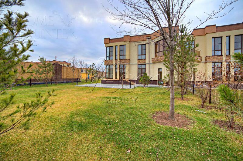 2-этажный таунхаус 300 м² с отделкой